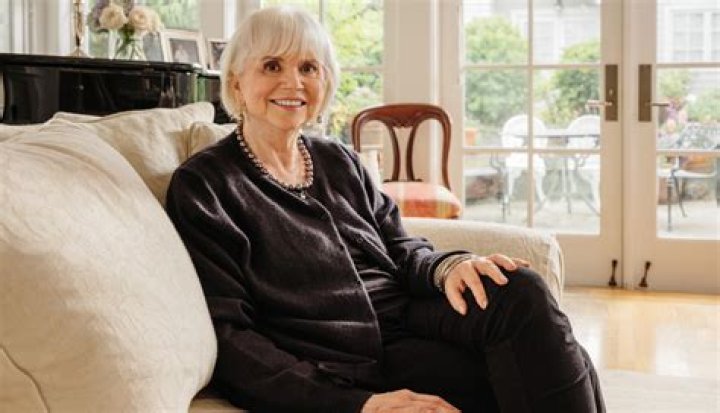 Mary Clementine Ronstadt | Bio, Age, Net Worth, Relationship, Career
