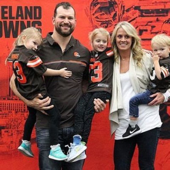 Who is Annie Thomas | Meet Joe Thomas Wife | Married Life & Kids